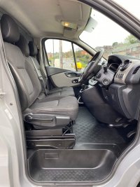 NISSAN NV300