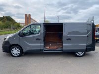 NISSAN NV300