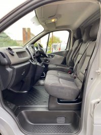 NISSAN NV300