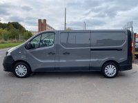 NISSAN NV300