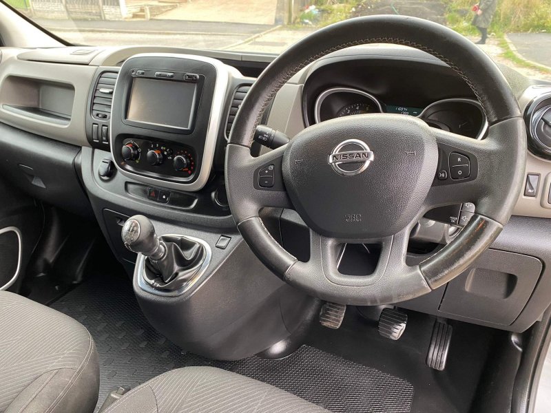 NISSAN NV300