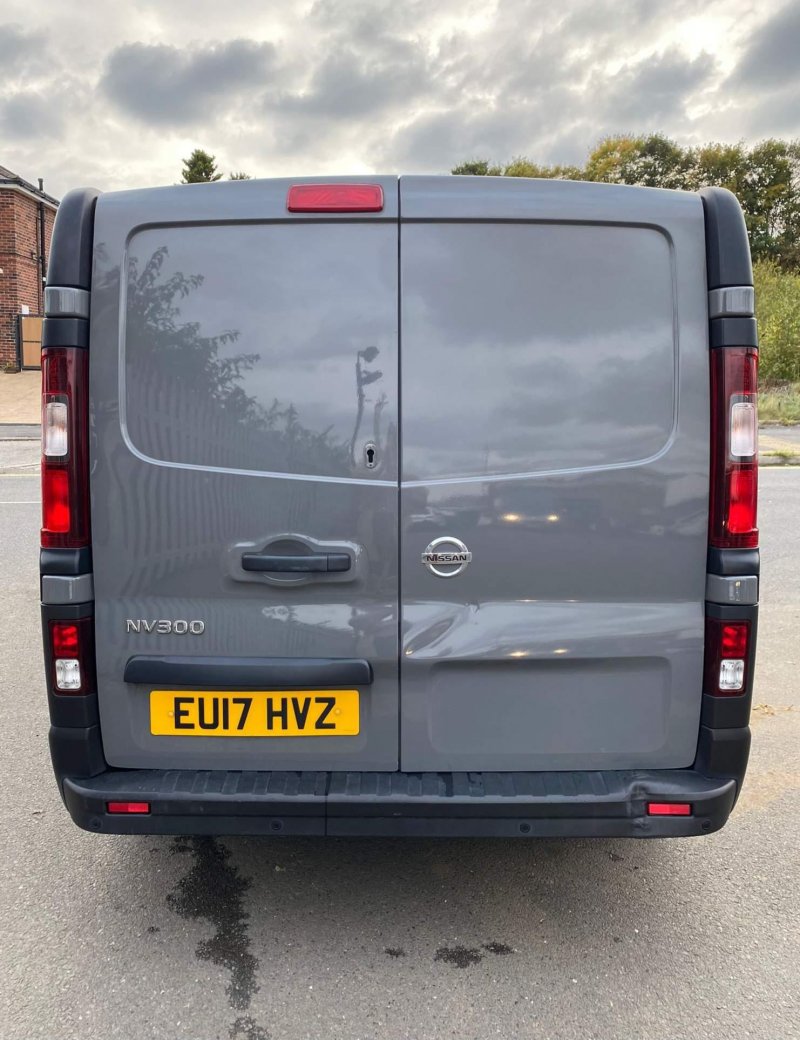 NISSAN NV300