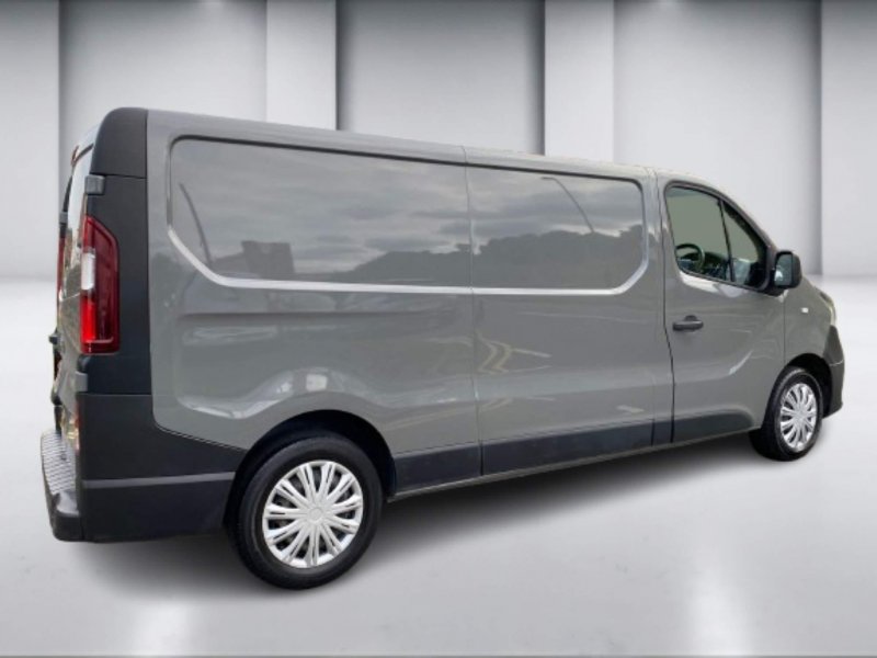 NISSAN NV300